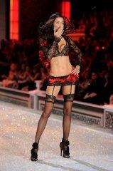 Victorias-Secret-Fashion-Show-2011-13