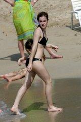 Emma-Watson-black-bikini-ghngu-21