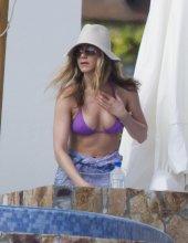 Jennifer-Aniston-bikini-dzh-06
