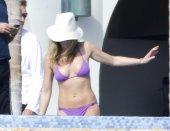 Jennifer-Aniston-bikini-dzh-07
