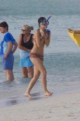 Katy_Perry_Bikini_Beach_Bahamas-14