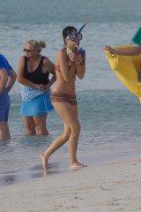 Katy_Perry_Bikini_Beach_Bahamas-16