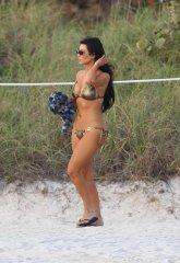 Kim-Kardashian-bikini-dgrt-06