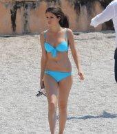 Selena-Gomez-bikini-dfdf-31