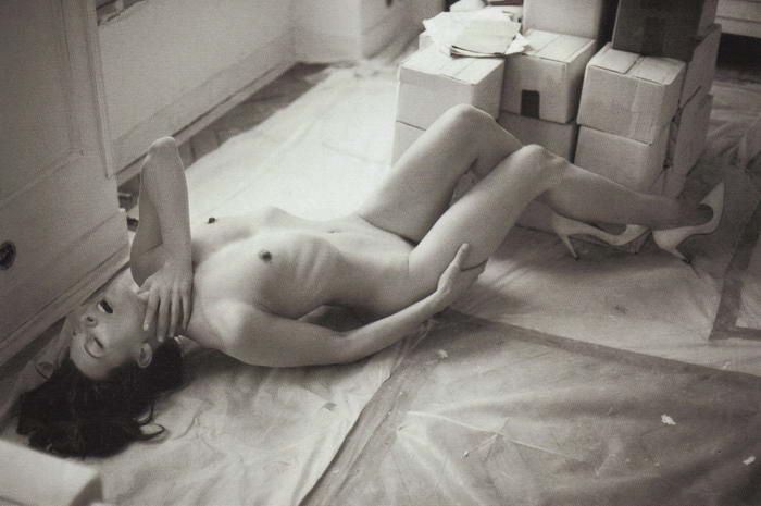 Milla-Jovovich-Naked_8